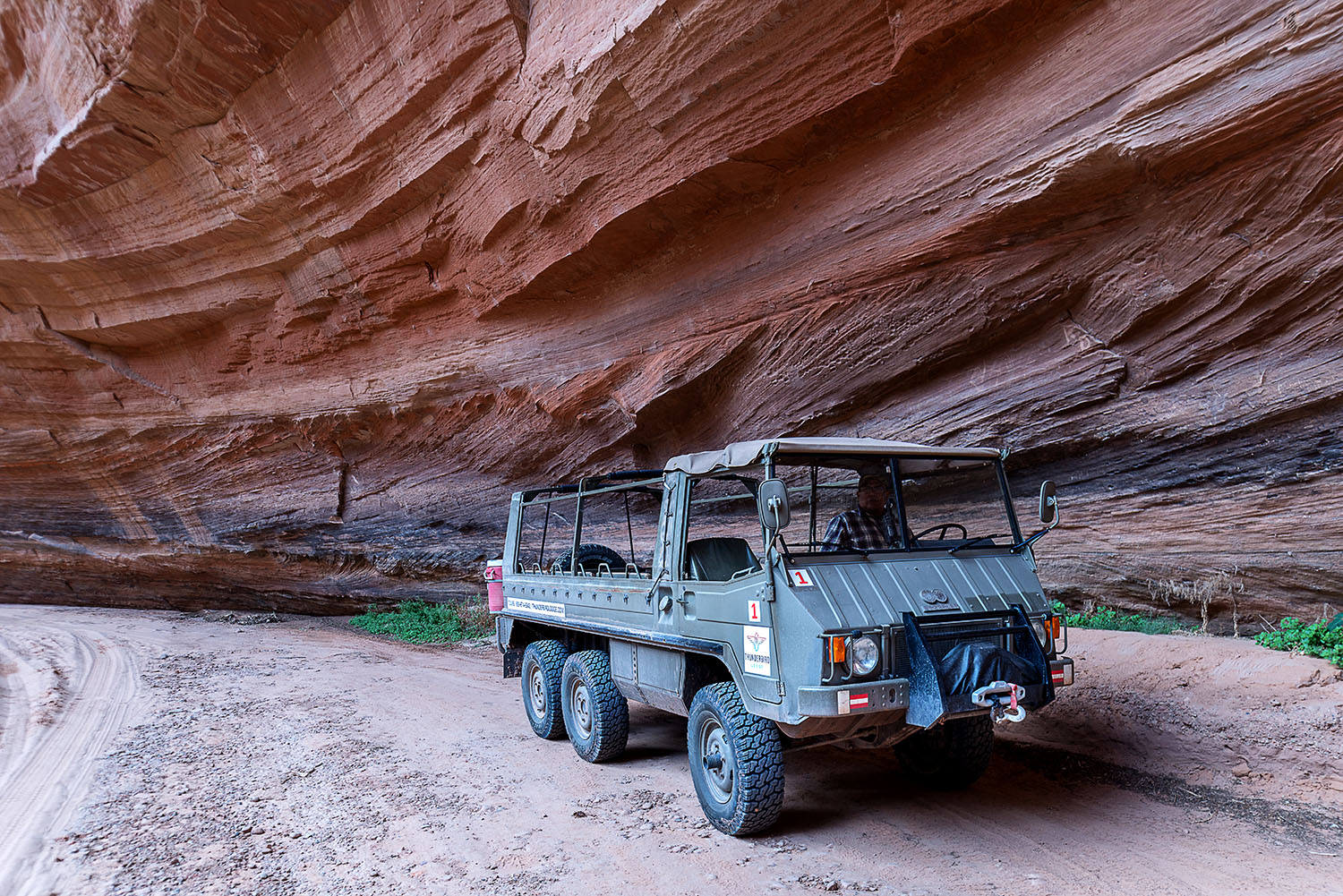 explore navajo tour vehicle